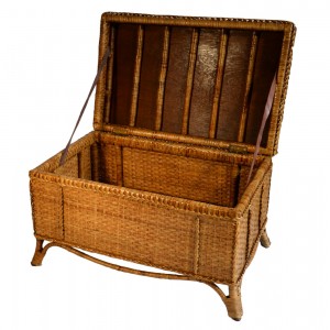 13/9035 Colonial Storage Chest Lid Open